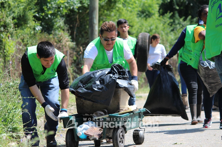 World Mission Society Church of God, wmscog, Washington D.C., Capitol Hill, cleanup, volunteers, volunteerism, litter, garbage, father's day, Kenilworth Park